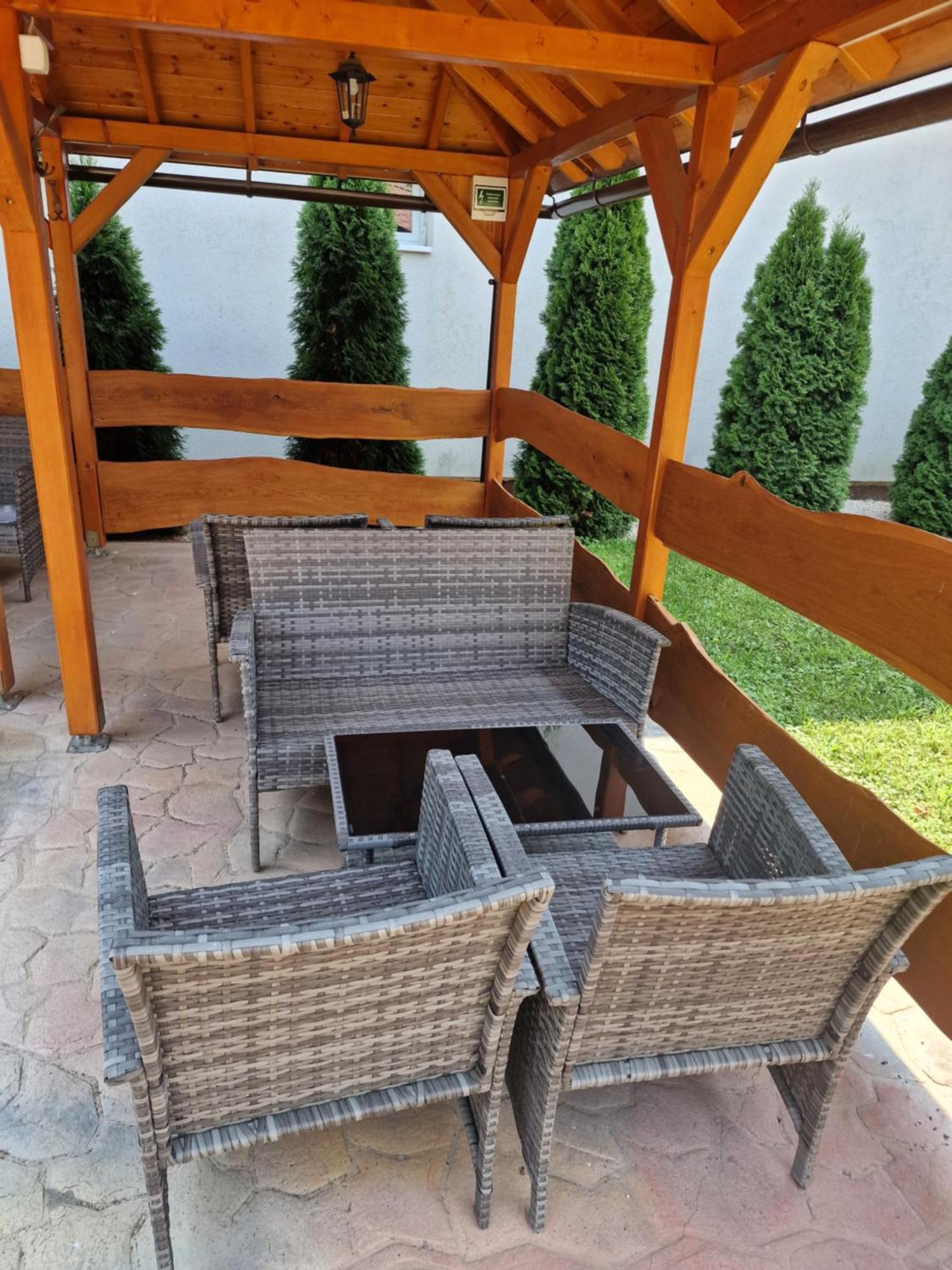 Holiday Apartmanhaz Gyula Ngoại thất bức ảnh