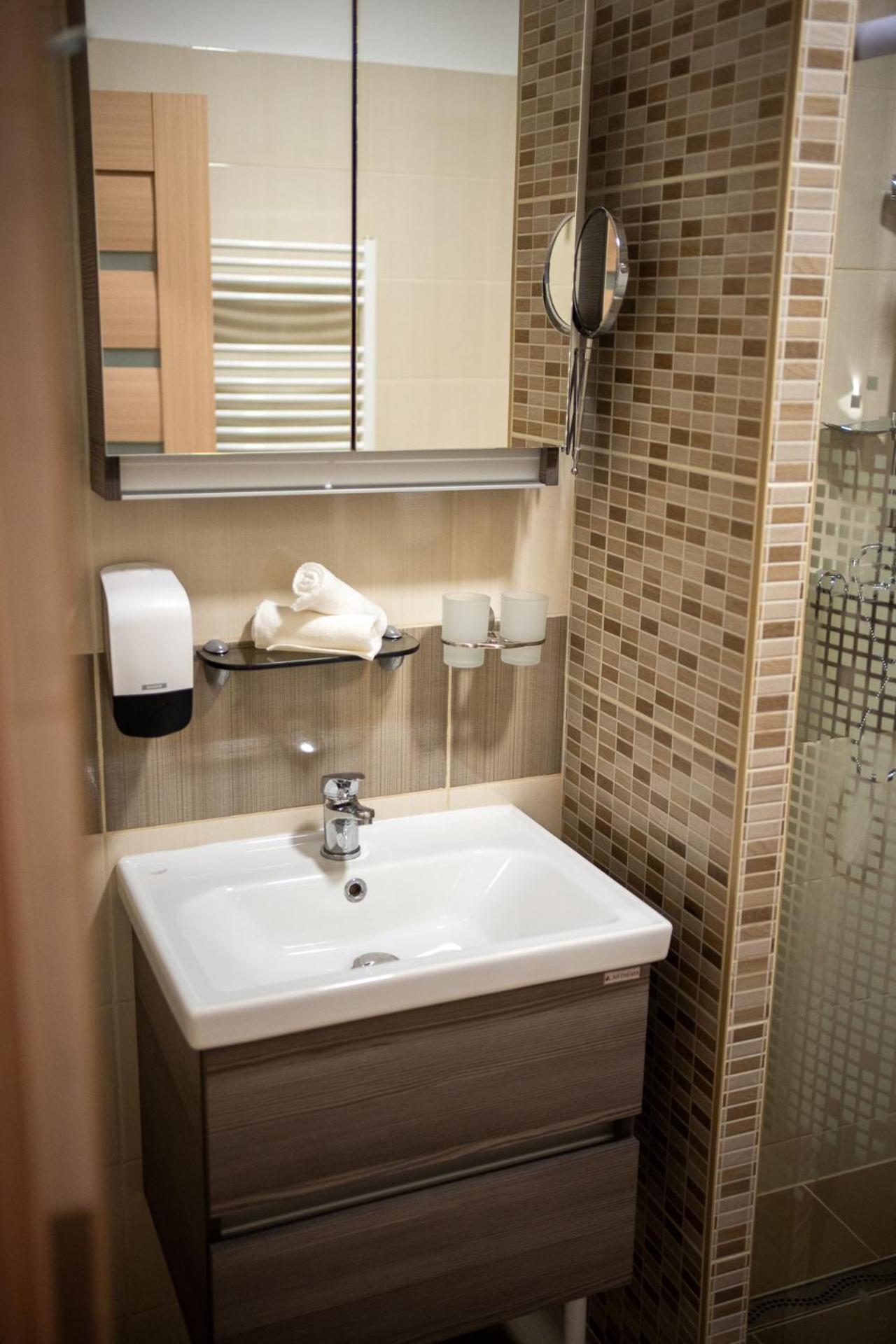 Holiday Apartmanhaz Gyula Ngoại thất bức ảnh